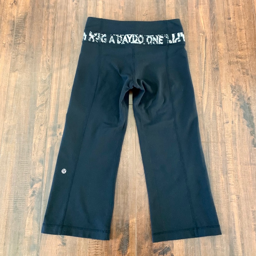 Lululemon Travel/Dance/Sing  Reversible Cropped SZ-4